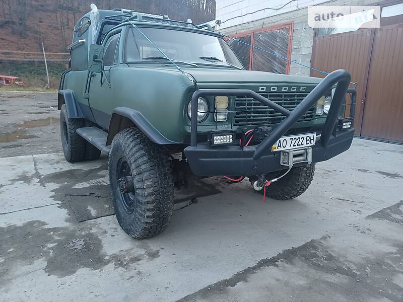 Пикап Dodge M 880 1976 в Ужгороде