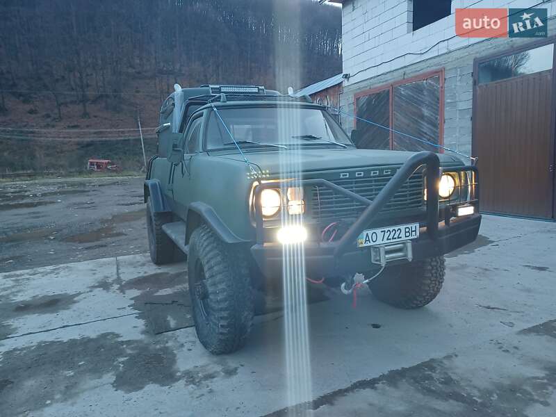 Пикап Dodge M 880 1976 в Тячеве
