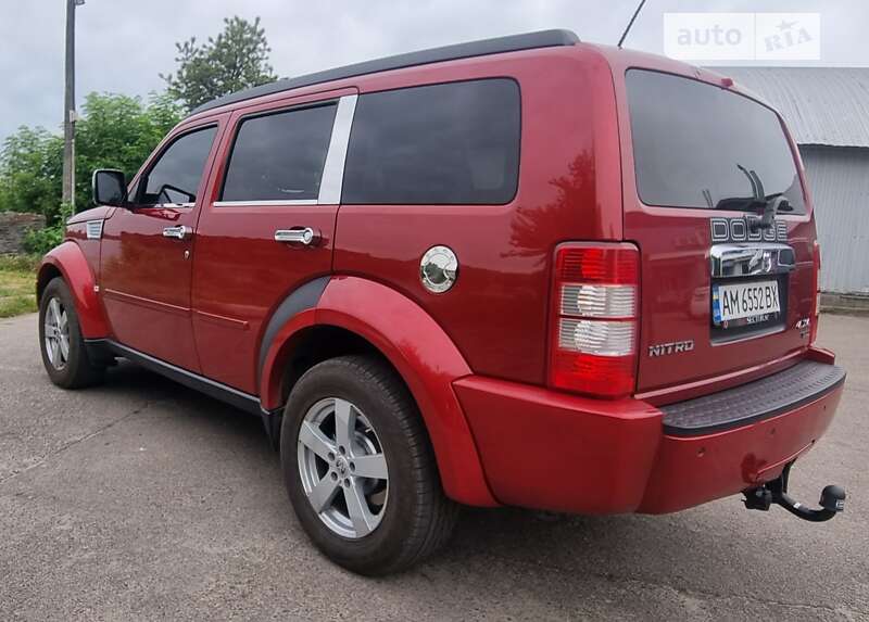 Внедорожник / Кроссовер Dodge Nitro 2008 в Бердичеве