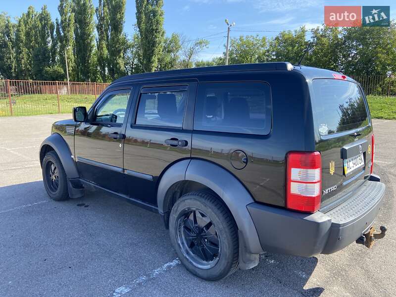 Позашляховик / Кросовер Dodge Nitro 2007 в Луцьку