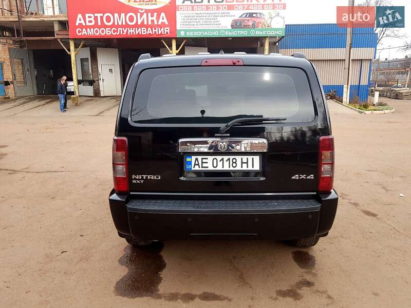 Внедорожник / Кроссовер Dodge Nitro 2007 в Батурине