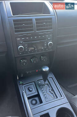 Внедорожник / Кроссовер Dodge Nitro 2007 в 