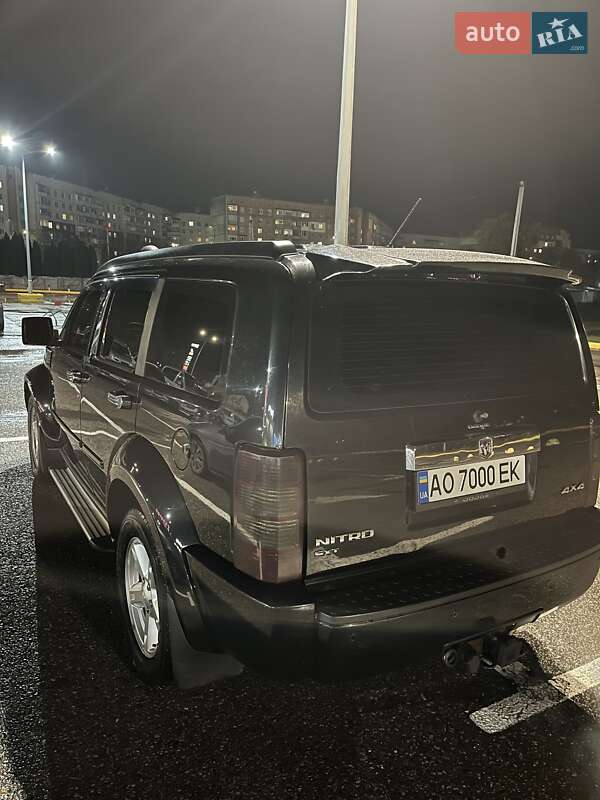 Внедорожник / Кроссовер Dodge Nitro 2008 в Черновцах