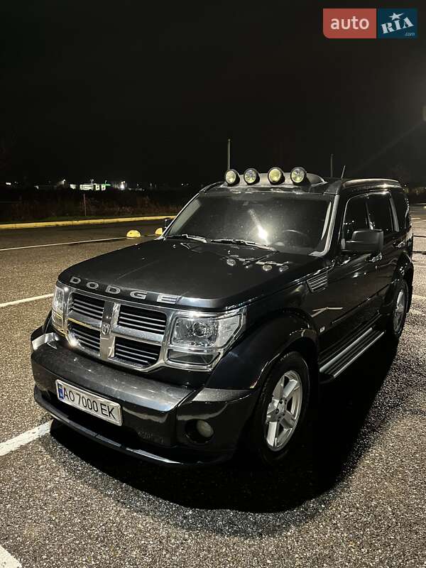 Внедорожник / Кроссовер Dodge Nitro 2008 в Черновцах