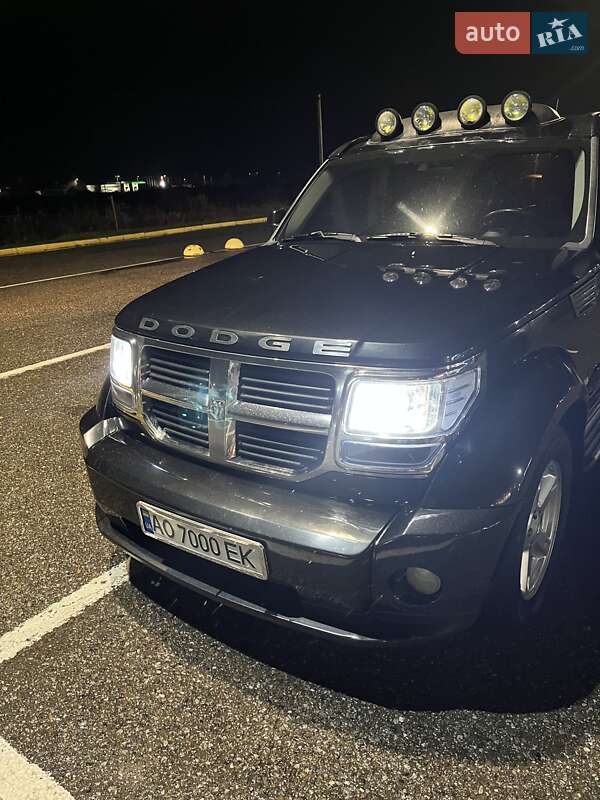 Внедорожник / Кроссовер Dodge Nitro 2008 в Черновцах