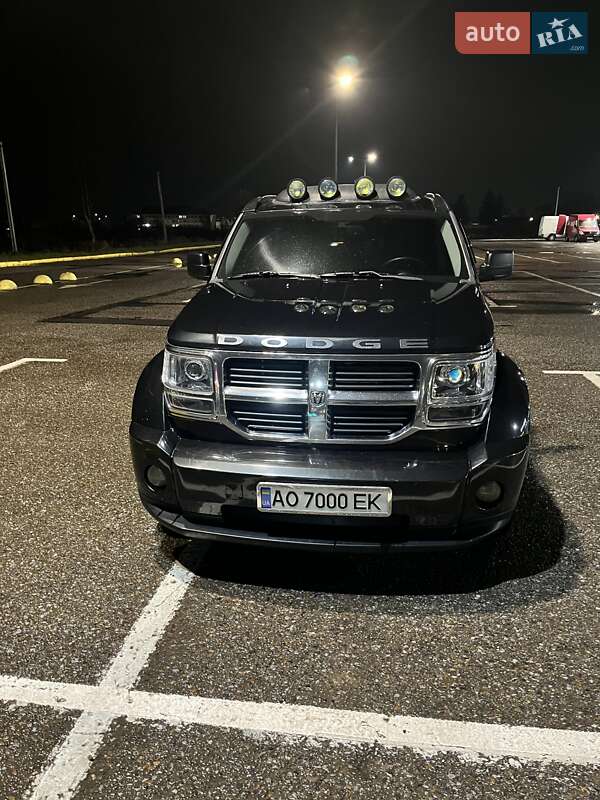 Внедорожник / Кроссовер Dodge Nitro 2008 в Черновцах