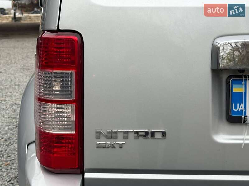 Внедорожник / Кроссовер Dodge Nitro 2007 в Днепре