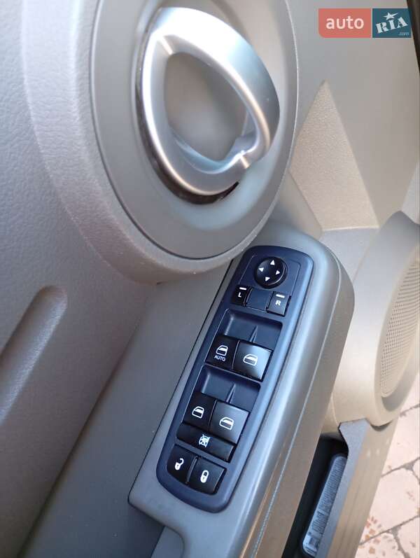 Внедорожник / Кроссовер Dodge Nitro 2007 в Киеве
