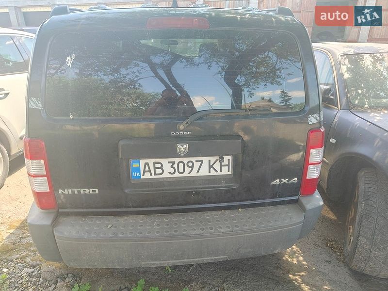Внедорожник / Кроссовер Dodge Nitro 2007 в Остроге