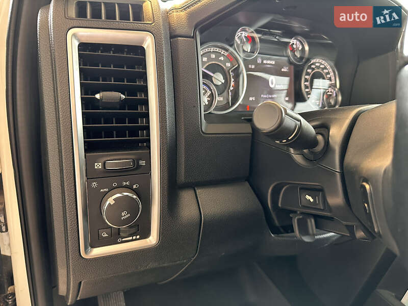 Пікап Dodge RAM 1500 2015 в Чернівцях