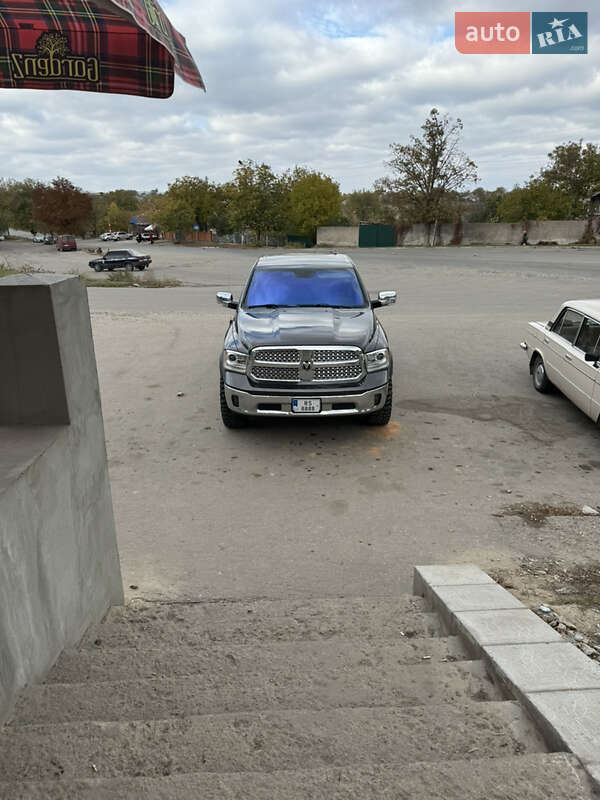 Dodge RAM 1500 2015