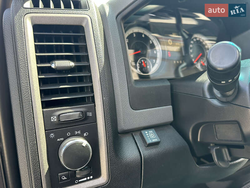 Пикап Dodge RAM 1500 2015 в Львове