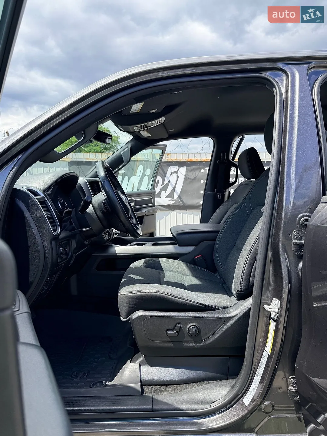 2020 Dodge RAM - мініатюра 50