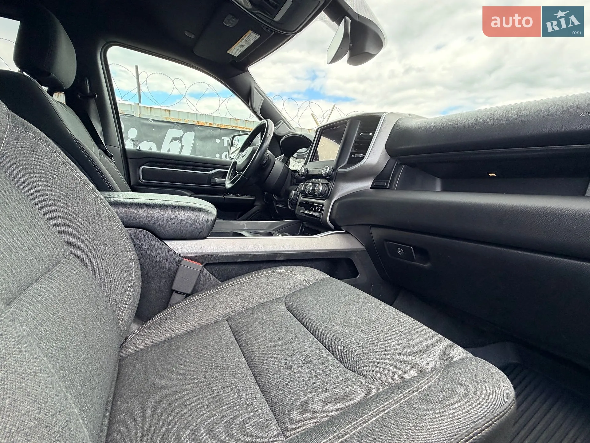 2020 Dodge RAM - мініатюра 75