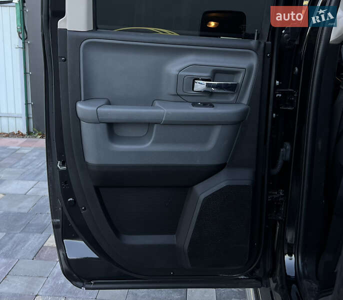 Вантажопасажирський фургон Dodge RAM 2500 2019 в Києві