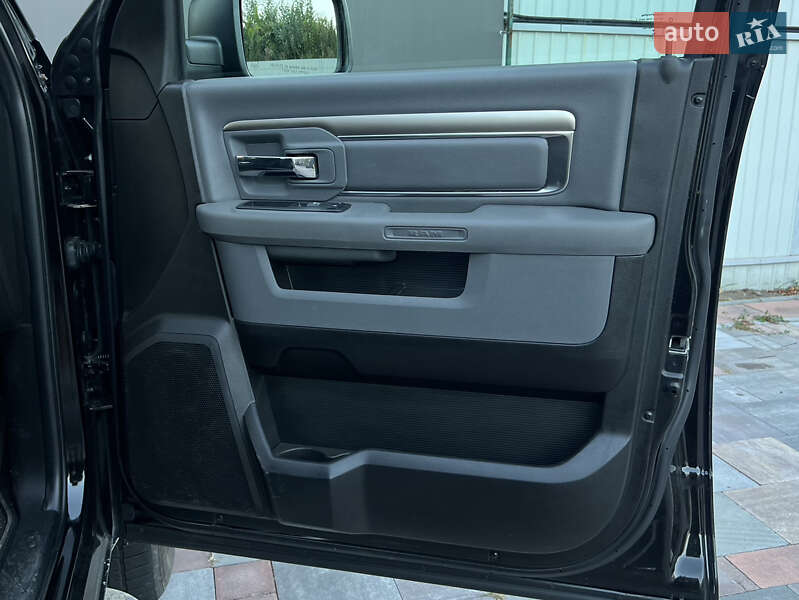 Вантажопасажирський фургон Dodge RAM 2500 2019 в Києві