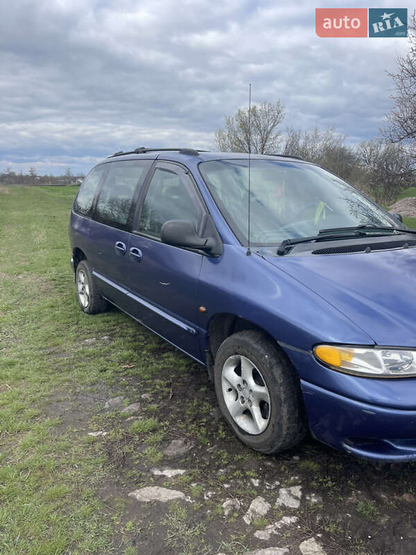 Минивэн Dodge Ram Van 1998 в Семеновке