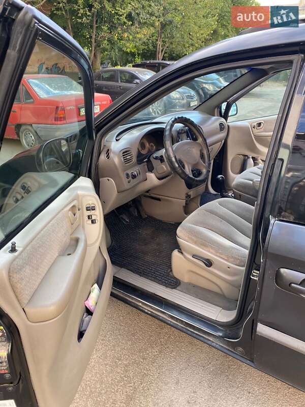 Мінівен Dodge Ram Van 2002 в Чернівцях