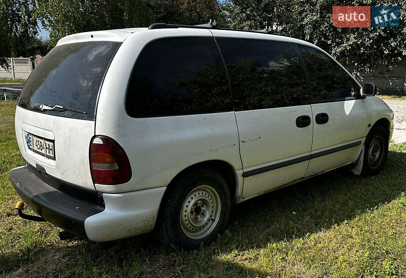 Мінівен Dodge Ram Van 2000 в Радивиліві