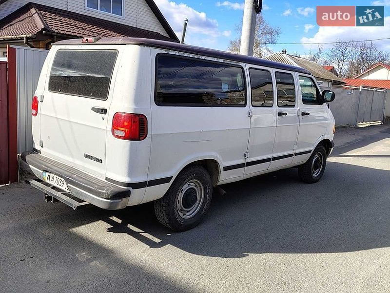 Мінівен Dodge Ram Van 2002 в Василькові