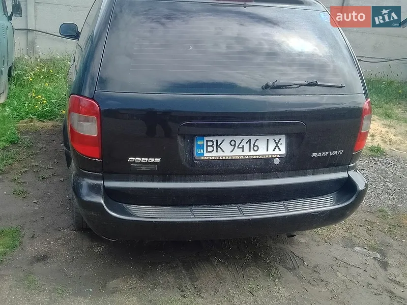 Dodge Ram Van 2003