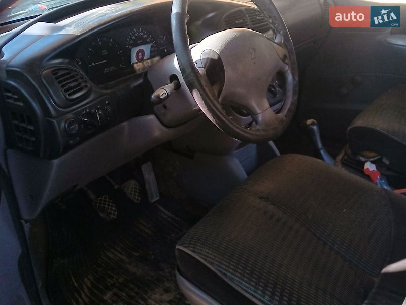 Мінівен Dodge Ram Van 1999 в Чернівцях