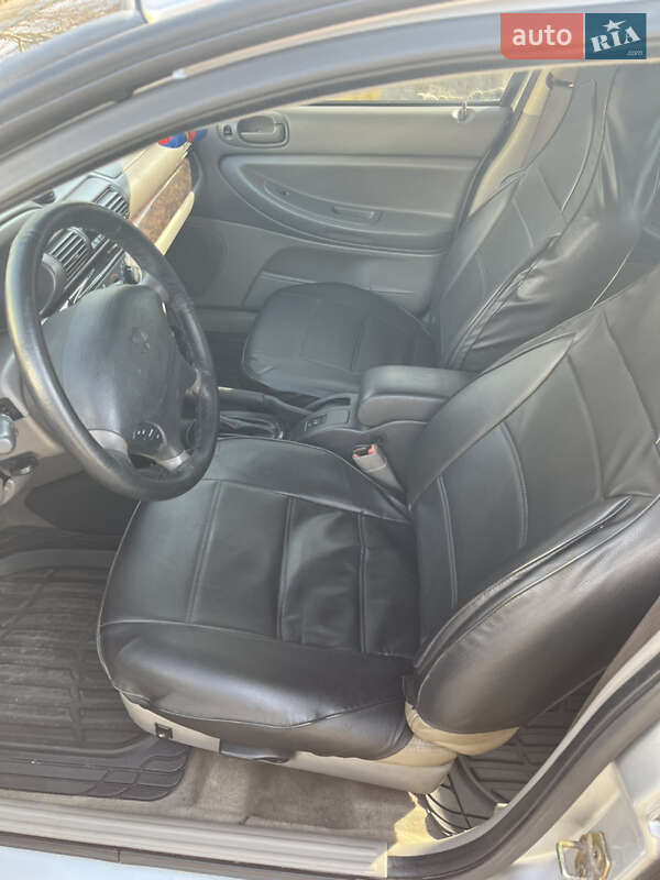 Седан Dodge Stratus 2003 в Николаеве