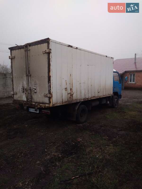 Грузовой фургон Dongfeng DF-30 2006 в Нежине