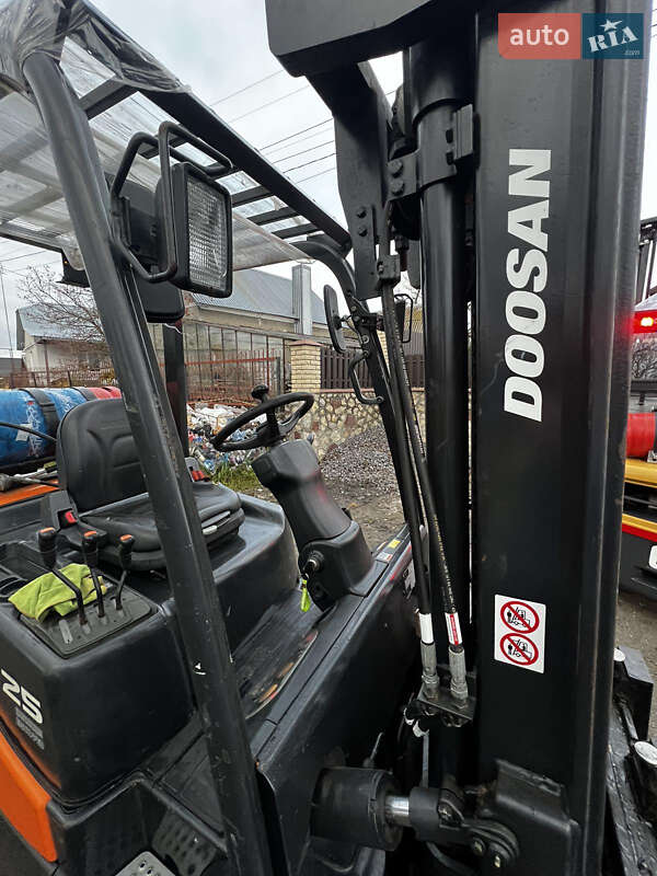 Вилочний навантажувач Doosan 255 LC-V 2014 в Тернополі фото 10 Вилочний навантажувач Doosan 255 LC-V 2014 в Тернополі