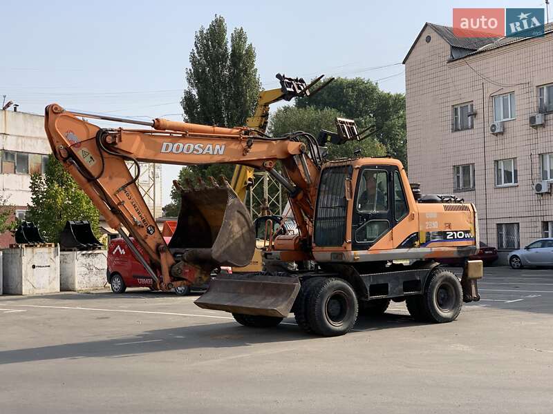 Колісний екскаватор Doosan Solar 2007 в 