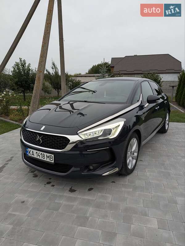 Хэтчбек DS 5 2016 в 