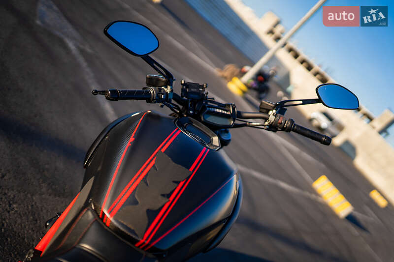 Мотоцикл Спорт-туризм Ducati Diavel 1200 Carbon 2014 в Львове
