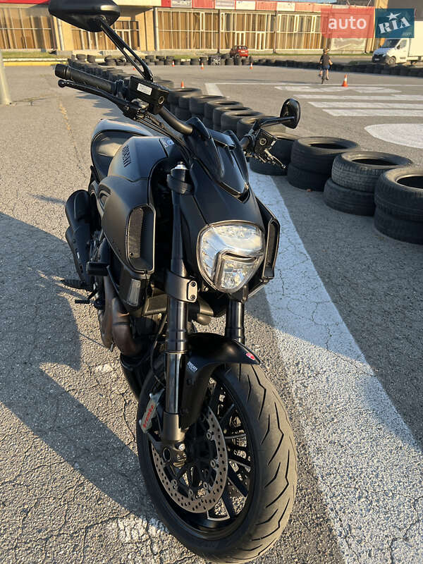 Мотоцикл Круизер Ducati Diavel 1200 Carbon 2015 в Харькове фото 6 Мотоцикл Круизер Ducati Diavel 1200 Carbon 2015 в Харькове