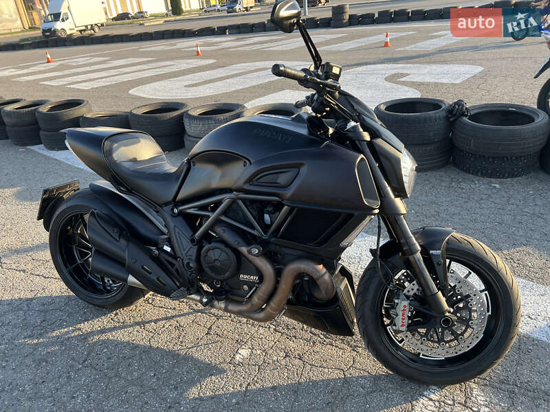 Мотоцикл Круизер Ducati Diavel 1200 Carbon 2015 в Харькове фото 7 Мотоцикл Круизер Ducati Diavel 1200 Carbon 2015 в Харькове