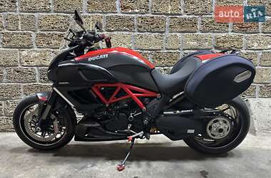 Мотоцикл Без обтекателей (Naked bike) Ducati Diavel 1200 Carbon 2011 в 