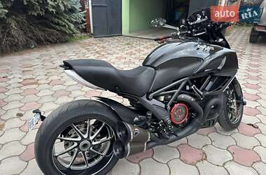 Мотоцикл Без обтікачів (Naked bike) Ducati Diavel Carbon 2011 в 