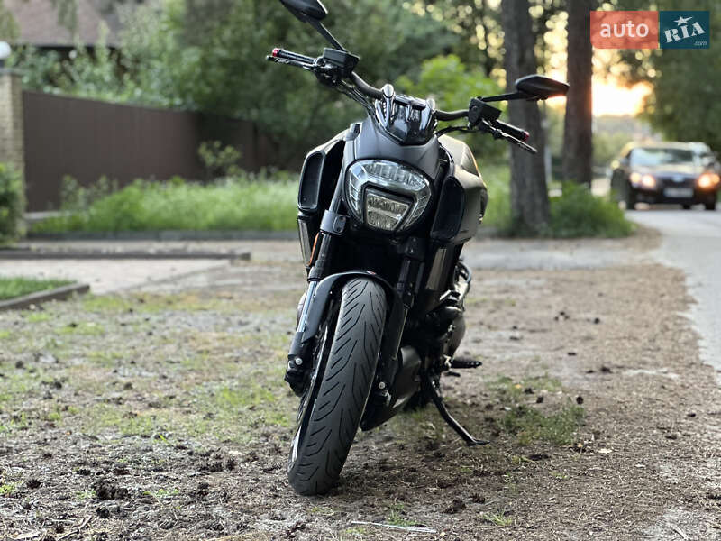 Грузовые мотороллеры, мотоциклы, скутеры, мопеды Ducati Diavel 2015 в Киеве