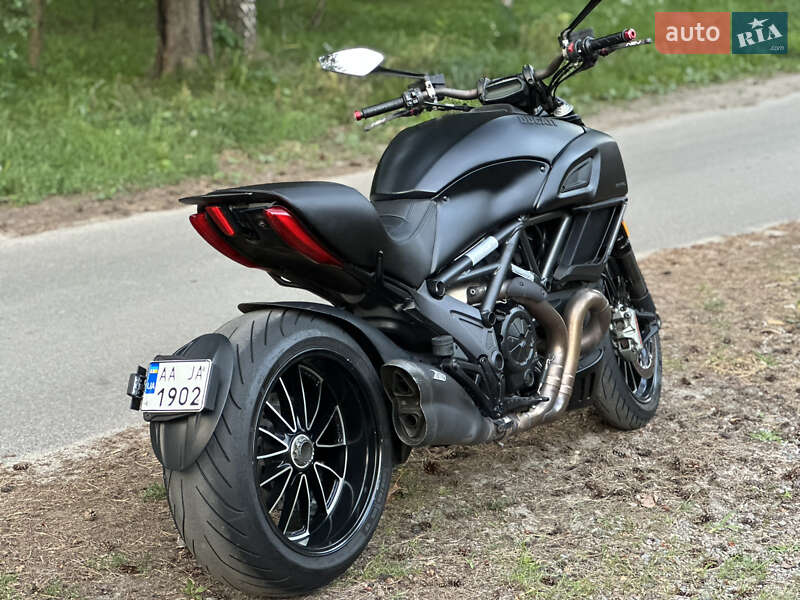 Грузовые мотороллеры, мотоциклы, скутеры, мопеды Ducati Diavel 2015 в Киеве