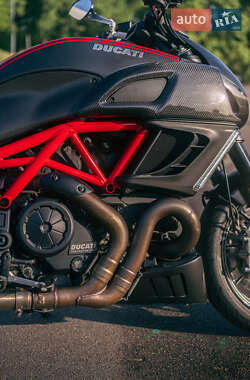 Мотоцикл Без обтекателей (Naked bike) Ducati Diavel 2012 в 