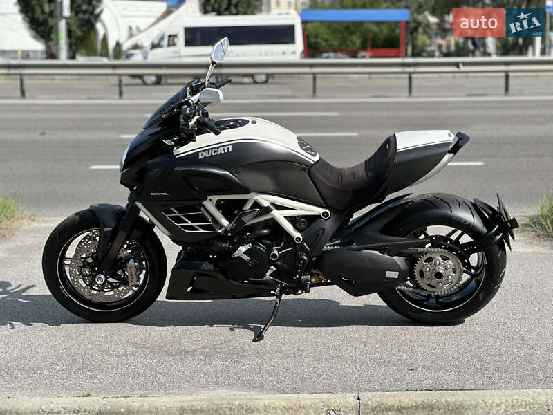 Мотоцикл Круизер Ducati Diavel 2012 в Киеве фото 4 Мотоцикл Круизер Ducati Diavel 2012 в Киеве