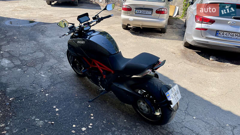 Мотоцикл Без обтекателей (Naked bike) Ducati Diavel 2013 в Киеве