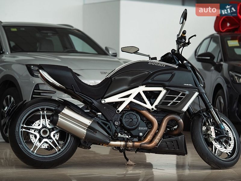 Мотоцикл Круизер Ducati Diavel 2013 в Киеве