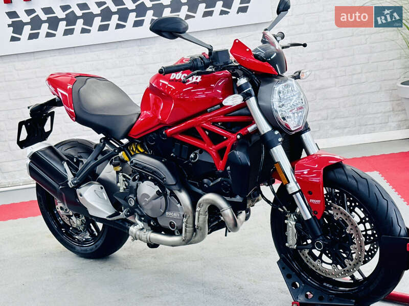Спортбайк Ducati Monster 821 2018 в 