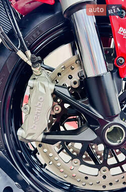 Спортбайк Ducati Monster 821 2018 в 