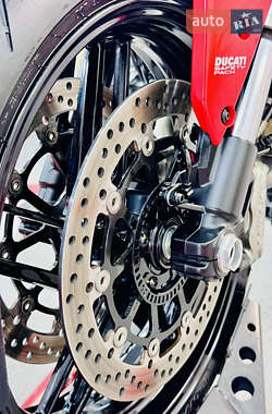 Спортбайк Ducati Monster 821 2018 в 