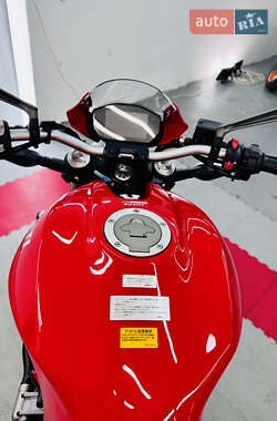 Спортбайк Ducati Monster 821 2018 в 