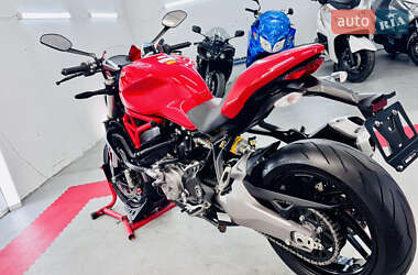 Спортбайк Ducati Monster 821 2018 в 