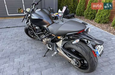 Спортбайк Ducati Monster 821 2016 в 