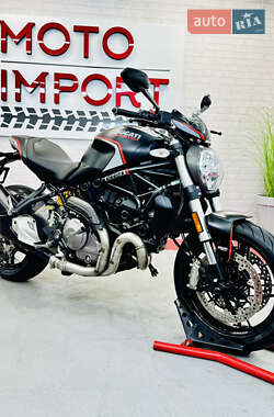 Спортбайк Ducati Monster 821 2020 в 