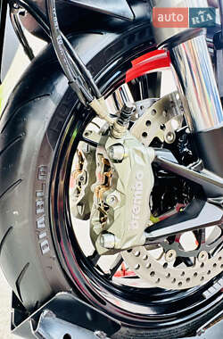 Спортбайк Ducati Monster 821 2020 в 